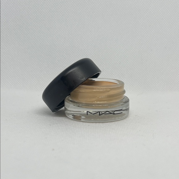 MAC Cosmetics Eye Primer - Soft Orher - Picture 1 of 4